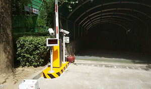 <b>华文学院</b>